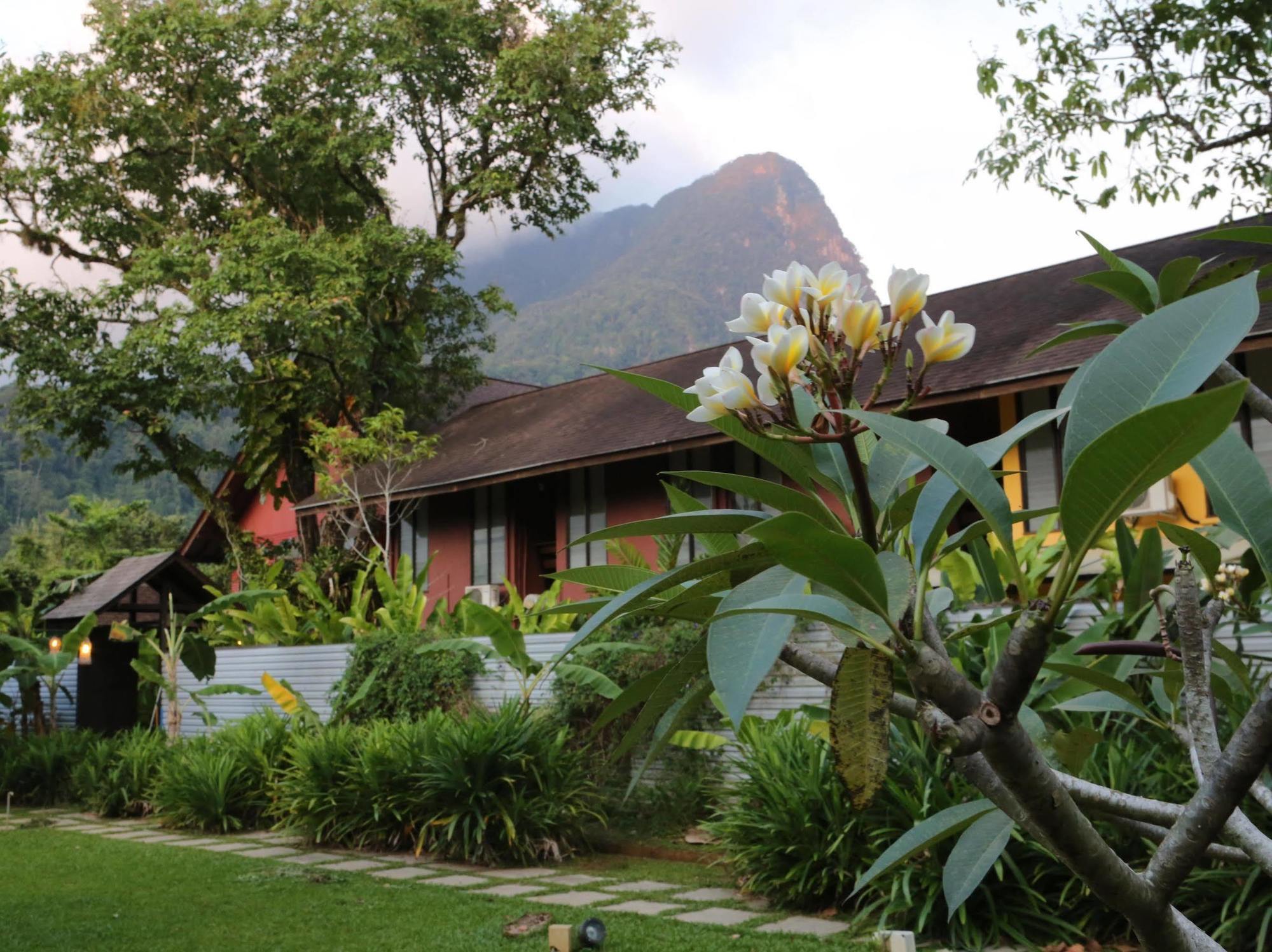 The Village House Santubong Exterior foto